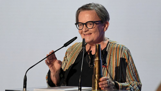 Reżyserka Agnieszka Holland z nagrodą Złote Lwy za film „Obywatel Jones” podczas gali zamknięcia 44. Festiwalu Polskich Filmów Fabularnych w Gdyni. Fot. PAP/A. Warżawa