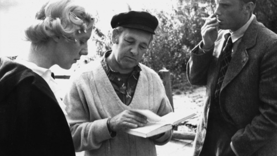 Na planie realizacji filmu "Panny z Wilka" w reżyserii Andrzeja Wajdy. Nz. aktorzy Maja Komorowska (L) i Daniel Olbrychski (P) oraz Andrzej Wajda (C). Fot. PAP/CAF- W. Rozmysłowicz