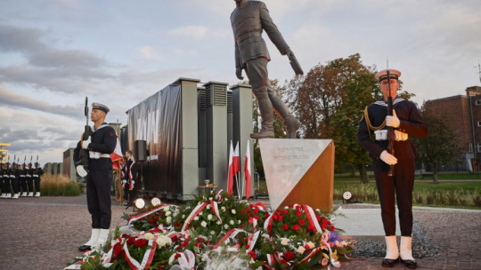 Gdańsk, 17.09.2019. Odsłonięty pomnik rtm. Witolda Pileckiego w ramach obchodów 80. rocznicy wybuchu II wojny światowej, na placu przed Muzeum II Wojny Światowej w Gdańsku. Fot. PAP/A. Warżawa