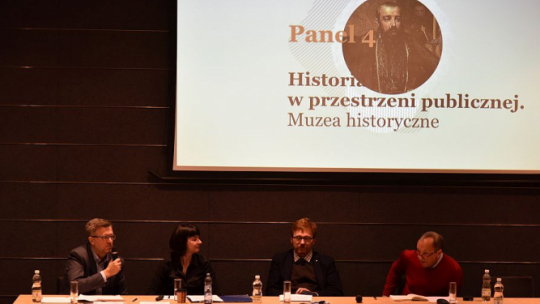 Od lewej: dyrektor Muzeum Historii Polski Robert Kostro, dr hab. Anna Ziębińska-Witek (UMCS), dr Wojciech Kucharski (Centrum Myśli "Zajezdnia" we Wrocławiu), prof. Robert Traba (ISP PAN) podczas dyskusji nt. muzeów historycznych w ramach XX Powszechnego Zjazdu Historyków Polskich w Lublinie. Fot. Muzeum Historii Polski