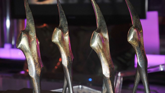 Statuetki konkursu „Książka Historyczna Roku”. Fot. TVP/PAP/I. Sobieszczuk