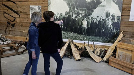Otwarcie wystawy „Dawne leśnictwo na Podlasiu” w Podlaskim Muzeum Kultury Ludowej w Wasilkowie. Fot. PAP/A. Reszko