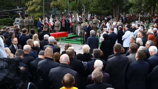 Premier Mateusz Morawiecki przemawia podczas uroczystości pogrzebowych Kornela Morawieckiego na Cmentarzu Wojskowym na Powązkach w Warszawie. Fot. PAP/R. Guz