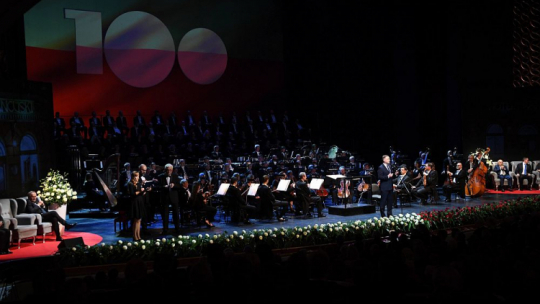 Prezydent Andrzej Duda przemawia podczas Gali 100-lecia Polskiego Komitetu Olimpijskiego w Teatrze Wielkim w Warszawie. Fot. PAP/P. Nowak