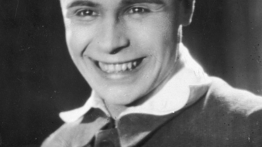 Aleksander Starża jako Kazik, brat Zofii w jednej ze scen filmu „Szaleńcy”. Fot. NAC