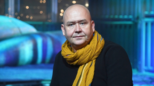 Kraków, 06.11.2019. Reżyser przedstawienia Bartosz Szydłowski podczas próby medialnej spektaklu "Hamlet", 6 bm. na dużej scenie Teatru im. Juliusza Słowackiego w Krakowie. Fot. PAP/J. Bednarczyk