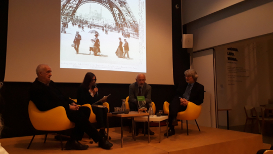 Warszawa, 19 11 2019. Od lewej prof. Andrzej Friszke, prowadząca Marta Grzywacz, prof. Krzysztof Kawalec i Zbigniew Gluza podczas dyskusji w Domu Spotkań z Historią poświęconej wspomnieniom Michała Sokolnickiego 