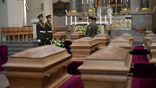Trumny wystawione w Katedrze Wileńskiej przed pochówkiem uczestników Powstania Styczniowego. Wilno, 22.11.2019. Fot. PAP/P. Nowak
