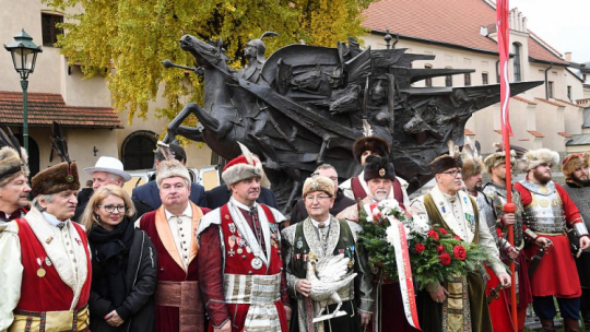 Prezentacja wiedeńskiego pomnika króla Jana III Sobieskiego przed bazyliką oo. Franciszkanów w Krakowie. Fot. PAP/J. Bednarczyk