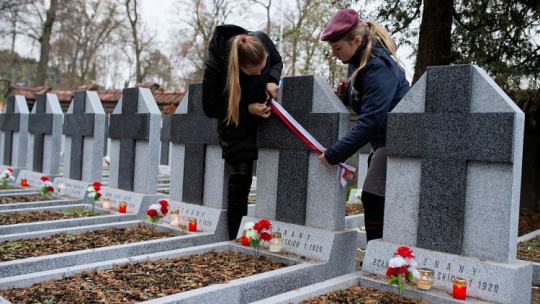 Akcja „Światełko dla Rossy”. Wilno, 01.11.2019. Fot. PAP/V. Doveiko