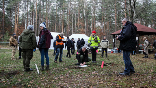 Prace badawcze na terenie byłego niemieckiego obozu pracy przymusowej Treblinka I. 12.11.2019. Fot. PAP/M. Marek