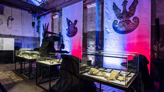 Wystawa eksponatów pozyskanych podczas badań archeologicznych w historycznym budynku Elektrowni na Westerplatte, która stanowi część wystawy czasowej „Walka i cierpienie. Obywatele polscy podczas II wojny światowej” w Muzeum II Wojny Światowej w Gdańsku. 01.09.2019. Fot. PAP/J. Dzban