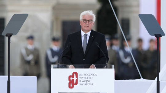 Warszawa, 01.09.2019. Uroczystości na placu Piłsudskiego. Przemawia prezydent Niemiec Frank-Walter Steinmeier. Fot. PAP/L. Szymański
