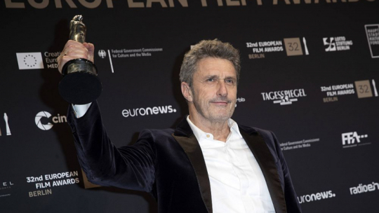 Paweł Pawlikowski z Nagrodę Publiczności EFA za „Zimną wojnę”. Fot. PAP/EPA