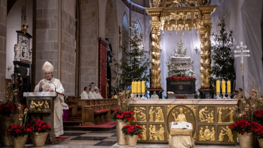Gniezno, 25.12.2019. Pasterka pod przewodnictwem Prymasa Polski arcybiskupa Wojciecha Polaka, w katedrze gnieźnieńskiej. Fot. PAP/P. Jaskólka