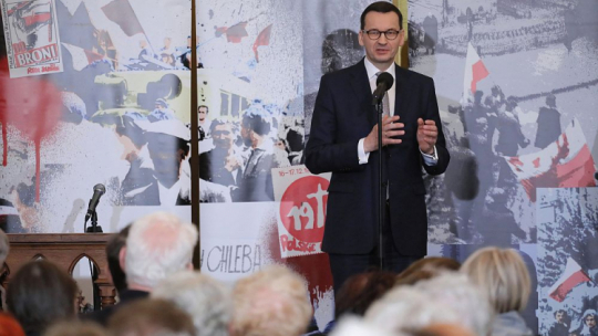 Premier Mateusz Morawiecki podczas konferencji pt. „Kobiety w walce o niepodległość” na terenie Muzeum Żołnierzy Wyklętych i Więźniów Politycznych PRL przy ul. Rakowieckiej w Warszawie. Fot. PAP/P. Supernak