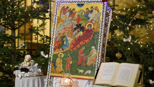 Przemyśl, 06.01.2019. Ikona Narodzenia Pańskiego wystawiona podczas pasterki w greckokatolickim soborze archikatedralnym w Przemyślu, 6 bm. Wierni obrządku wschodniego obchodzą Wigilię świąt Bożego Narodzenia. Fot. PAP/D. Delmanowicz