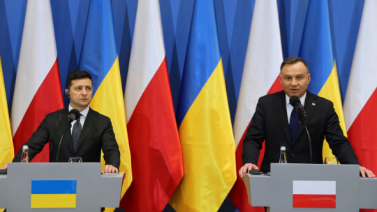  Prezydent Andrzej Duda (P) oraz prezydent Ukrainy Wołodymyr Zełenski (L) podczas oświadczenia dla mediów. Fot. PAP/A. Grygiel