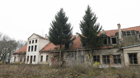 Zespół Parkowo-Pałacowy w Bieżuniu. 11.2019. Fot. PAP/M. Obara