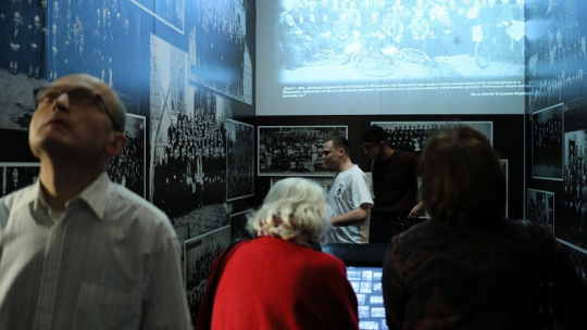 Wystawa „Marjan Fuks – pierwszy fotoreporter II RP” w Domu Spotkań z Historią w Warszawie. 11.2017. Fot. PAP/L. Szymański