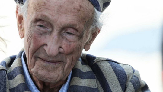 Warszawa, 01.09.2019. Były więzień nazistowskich niemieckich obozów koncentracyjnych w Płaszowie i Mauthausen Edward Mosberg, podczas uroczystości na Placu Piłsudskiego. Fot. PAP/L. Szymański
