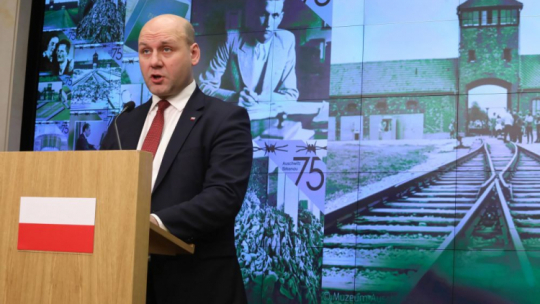 Warszawa, 21.01.2020. Wiceminister spraw zagranicznych Szymon Szynkowski vel Sęk podczas konferencji prasowej. Konferencja dotyczyła organizowanego przez Instytut Yad Vashem w Jerozolimie Światowego Forum Holokaustu. Fot. PAP/T. Gzell