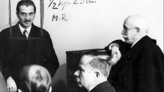 Warszawa, 23 11 1930. Były marszałek Sejmu Maciej Rataj podczas głosowania. Źródło: NAC