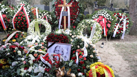 Uroczystości pogrzebowe Pawła Królikowskiego na cmentarzu Powązki Wojskowe w Warszawie. Fot. PAP/T. Gzell