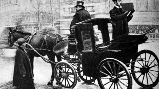 Kazimierz Prószyński z Aeroskopem w Paryżu. 1909 r. Źródło: Wikimedia Commons