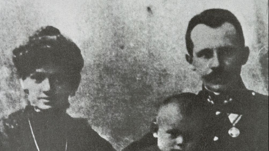 Rodzice Karola Wojtyły: Karol i Emilia z domu Kaczorowska, ze starszym synem Edmundem. Wadowice, ok. 1908 r. Fot. PAP/PAI/Reprodukcja/J. Grelowski