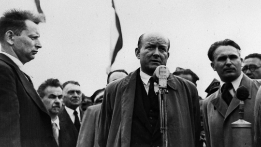 Przyjazd do Warszawy z Moskwy Tymczasowego Rządu Jedności Narodowej: wicepremier, minister rolnictwa Stanisław Mikołajczyk (C), premier TRJN Edward Osóbka-Morawski (P), minister informacji i propagandy Stefan Matuszewski (L). Warszawa, 06.1945. Fot. PAP/CAF