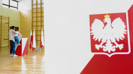 Głosowanie w pierwszej turze wyborów prezydenckich. Startuje 11 kandydatów. Warszawa, 10.05.2015. Fot. PAP/L. Szymański