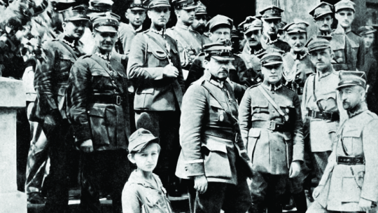Warszawa, lipiec 1920 r. Generalny Inspektor Armii Ochotniczej, gen. Józef Haller, w otoczeniu oficerów swego sztabu. Źródło: Warszawska Agencja Fotograficzna/„Tygodnik Ilustrowany” nr 31/1920