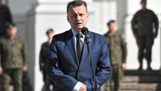 Gdynia, 11.08.2020. Minister obrony narodowej Mariusz Błaszczak w Gdyni, 11. bm. na konferencji prasowej dotyczącej przygotowań do obchodów 81. rocznicy wybuchu II wojny światowej. Fot. PAP/M. Gadomski