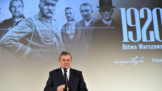 Warszawa, 12.08.2020. Wicepremier, minister kultury i dziedzictwa narodowego Piotr Gliński podczas konferencji prasowej w kinie Kultura poświęconej filmowym obchodom stulecia Bitwy Warszawskiej. Fot. PAP/P. Nowak