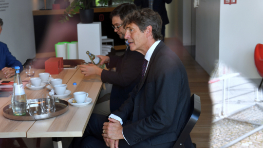 Berlin, Niemcy, 31.08.2020. Kandydat na ambasadora Niemiec w Polsce Arndt Freytag von Loringhoven (P) po zwiedzaniu Insytutu Pileckiego - oddział w Berlinie. Fot. PAP/M. Bielecki