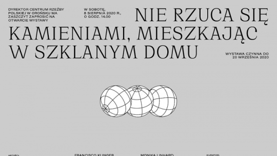 Wystawa „Nie rzuca się kamieniami, mieszkając w szklanym domu” w Centrum Rzeźby Polskiej w Orońsku