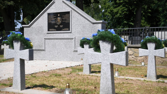 Uroczystość otwarcia odnowionego cmentarza żołnierzy Armii Ukraińskiej Republiki Ludowej w Łańcucie. Fot. PAP/D. Delmanowicz