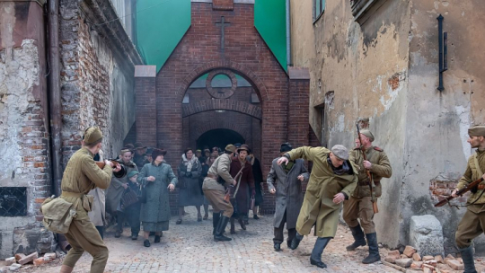 Aktorzy na planie filmowym produkcji „Zieja” w reżyserii Roberta Glińskiego. Lublin, 01.04.2019. Fot. PAP/W. Pacewicz