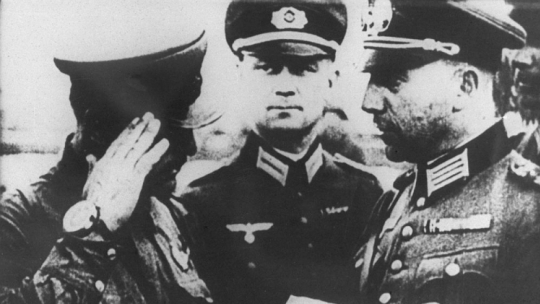 Spotkanie niemieckich i sowieckich okupantów. Białystok, 09.1939. Fot. PAP/CAF/Archiwum