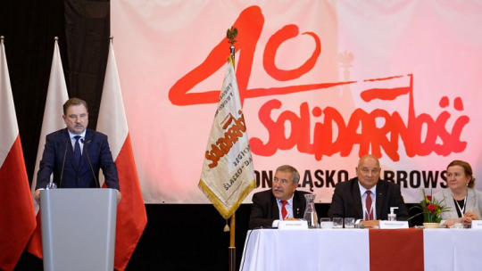 Przewodniczący NSZZ „Solidarność” Piotr Duda (L) przemawia podczas nadzwyczajnej sesji Walnego Zebrania Delegatów Regionu Śląsko-Dąbrowskiego związku. Zabrze, 03.09.2020. Fot. PAP/A. Grygiel