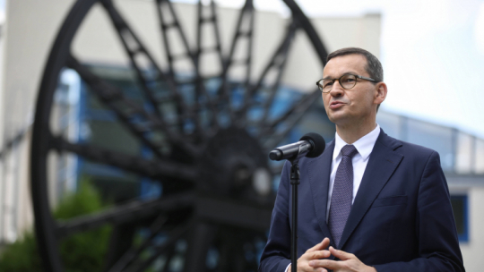abrze, 03.09.2020. Premier Mateusz Morawiecki podczas wypowiedzi dla mediów, po wizycie w Zabytkowej Kopalni Węgla Kamiennego Guido w Zabrzu. Fot. PAP/Ł. Gagulski