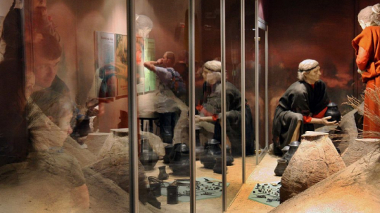 Wystawa „Pradzieje Wielkopolski” w poznańskim Muzeum Archeologicznym. Fot. PAP/B. Borowiak