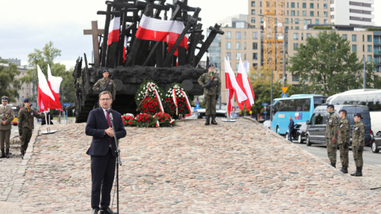 Warszawa, 17.09.2020. Prezes IPN Jarosław Szarek podczas uroczystości odsłonięcia tablicy upamiętniającej śp. Wojciecha Ziembińskiego przy Pomnikiem Poległym i Pomordowanym na Wschodzie. PAP/T. Gzell
