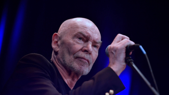 Warszawa, 22.02.2020. Wojciech Waglewski z zespołem na koncercie w Muzycznym Studiu im. Agnieszki Osieckiej. Fot. PAP/M. Obara