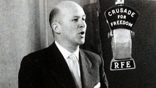Jan Nowak-Jeziorański w Radiu Wolna Europa. 1959 r. Fot. PAP/P. Kula/Reprodukcja