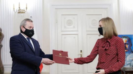 Minister kultury prof. Piotr Gliński powołał Katarzynę Ziętal na stanowisko dyrektora Centrum Archiwistyki Społecznej. Źródło: MKiDN