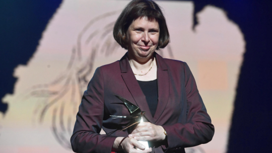 Warszawa, 12.06.2019. Monika Krawczyk odbierająca nagrodę przewodnicząca Związku Gmin Wyznaniowych Żydowskich w RP podczas gali Dorocznych Nagród Ministra Kultury i Dziedzictwa Narodowego Fot. PAP/P. Nowak