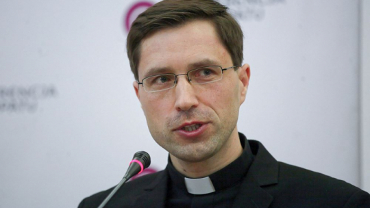 Ks. Wojciech Sadłoń. Fot. PAP/M. Marek