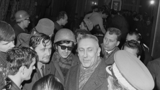 Gdańsk, 1971-01-25. Sala Prezydium Wojewódzkiej Rady Narodowej. Spotkanie Edwarda Gierka z robotnikami z zakładów pracy Wybrzeża. Fot. PAP/J. Uklejewski